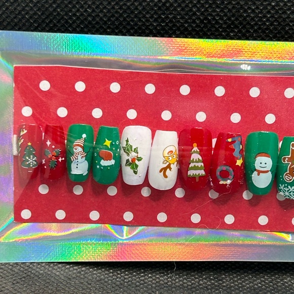 Mommy and Me Press-on Nails Trad Christmas - Picture 7 of 12